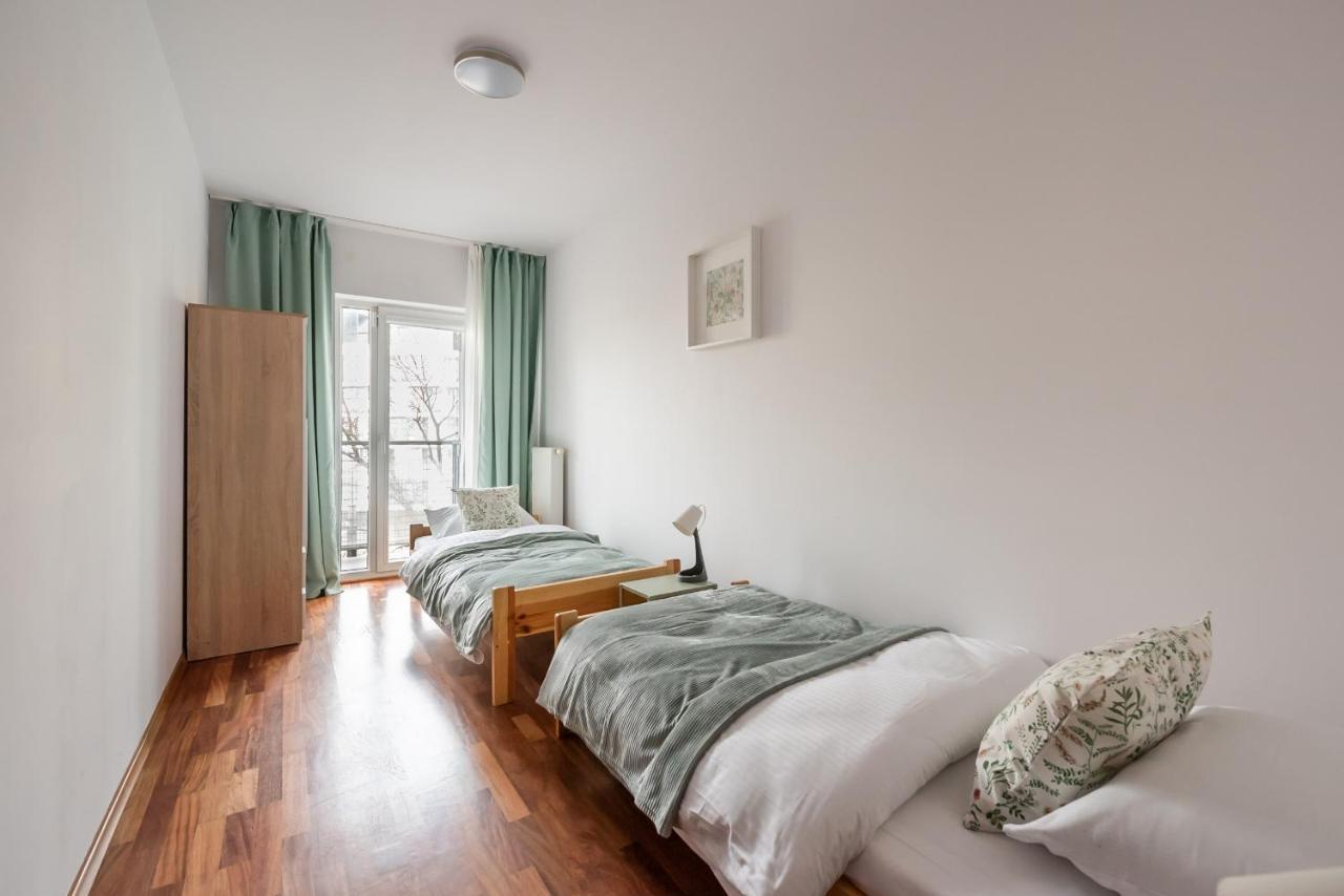 Wola Sunshine Free Parking * Warschau